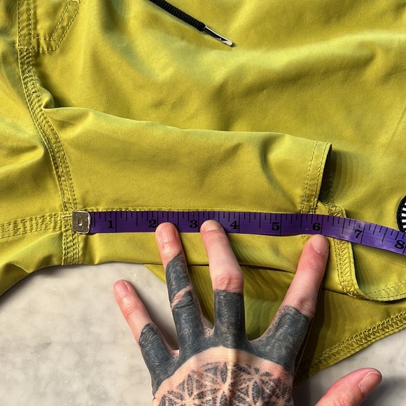 Volcom swim shorts trunks. Citrine green. Mens Medium. - Picture 9 of 10